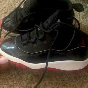 Bred 11’s size 10c (toddlers)